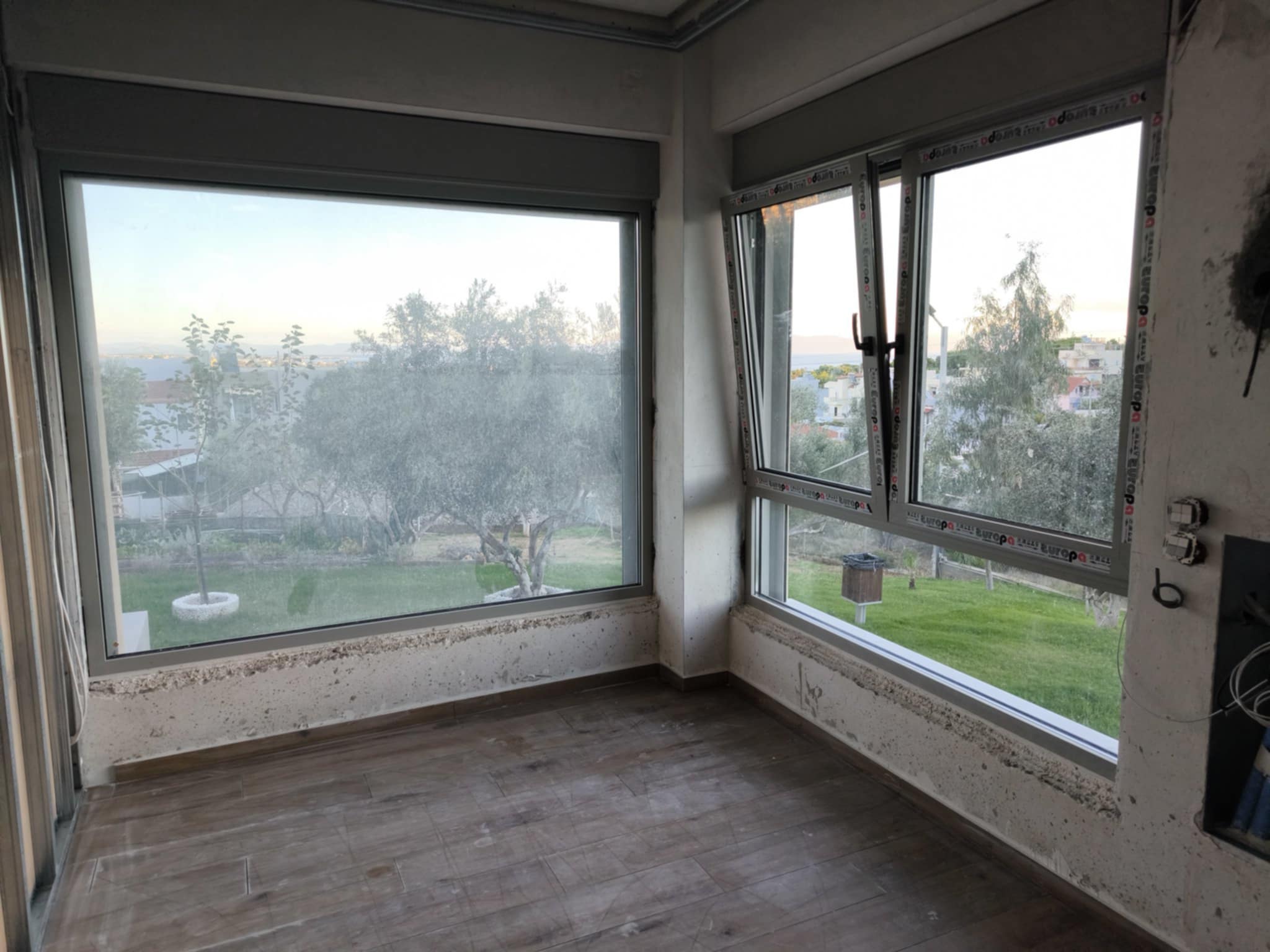 Γωνιακά Κουφώματα με Ρολά